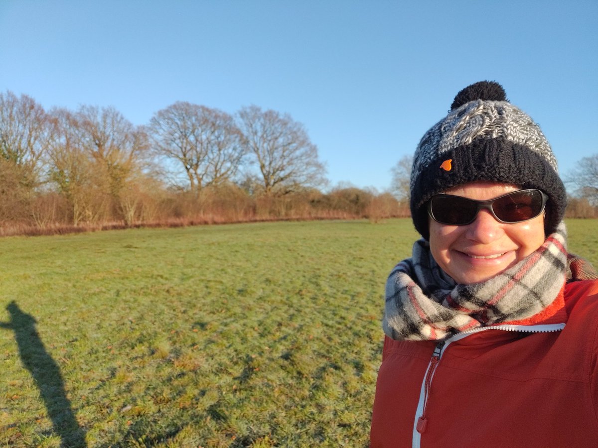 Starting the day the #merceractive way.
Frosty #walk2work. Still now snow but I live in hope ❄️☃️❄️
Happy Monday all, let's do this! 
#health #wellbeing #getoutside