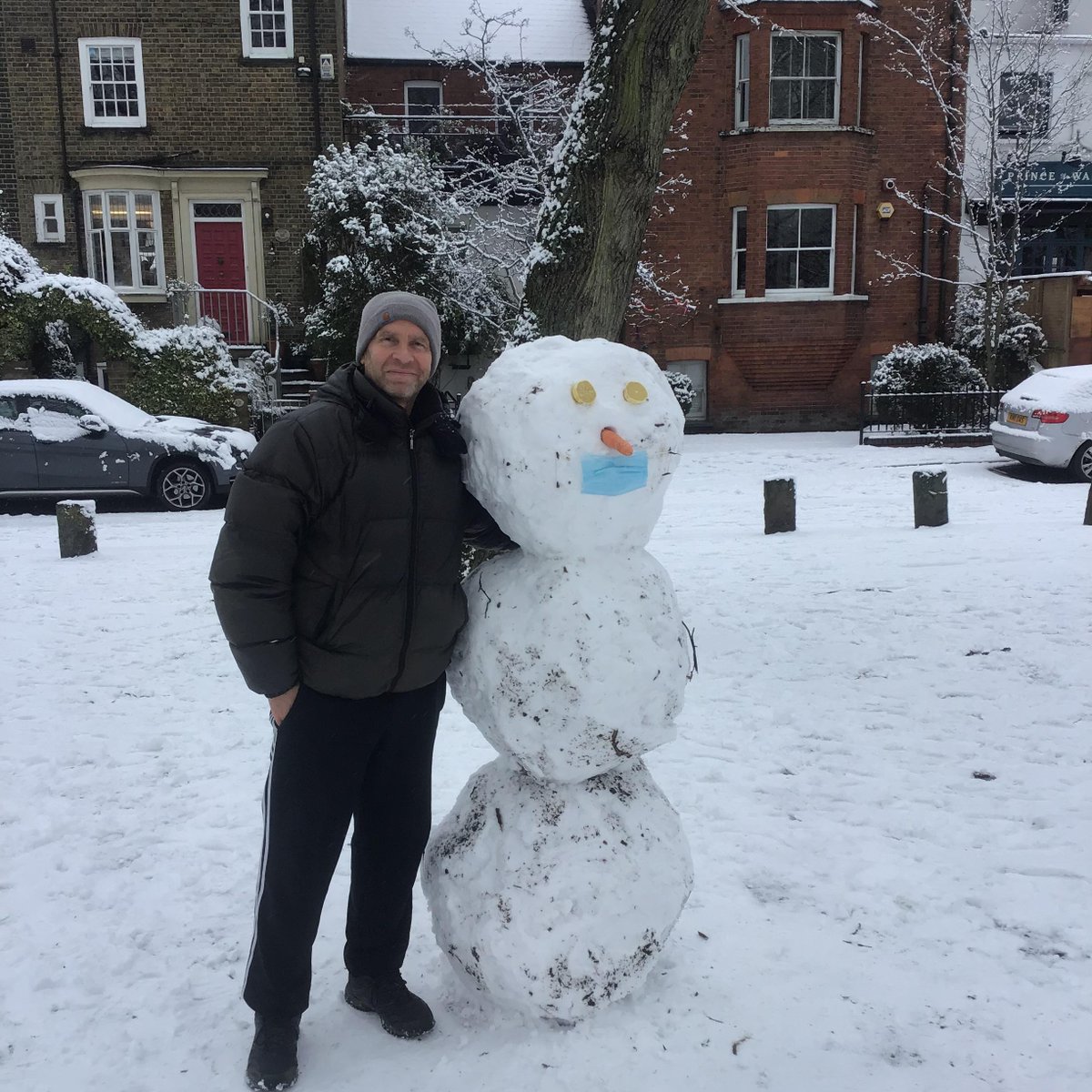highgate1565's tweet photo. A magical looking snow-covered Highgate! A few photos of the School from yesterday, including one of Mr Tapp and his snowman! #Snowday #HighgateSchool #HighgateatHome https://t.co/PrTuCuPbkh