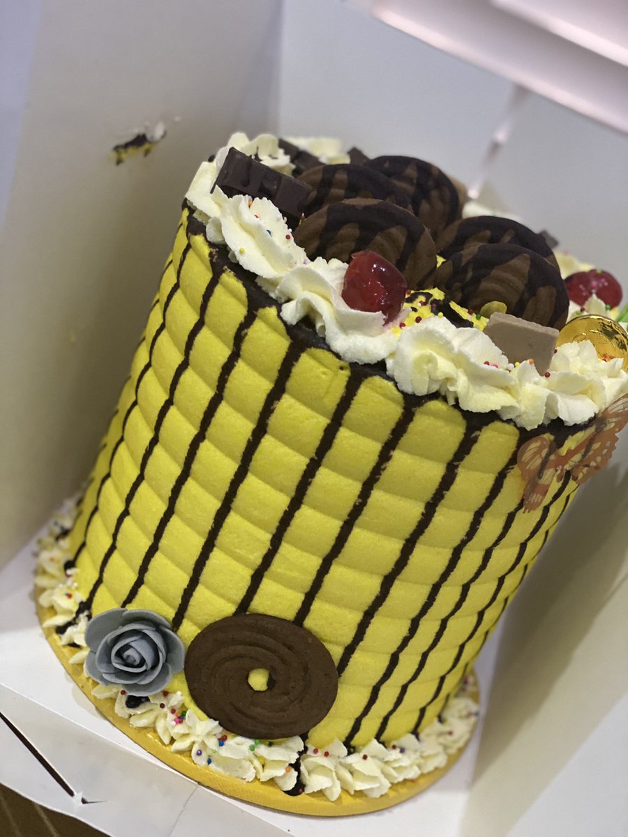 IllestMayor's tweet photo. Have you followed @Mayor_cakes ??  😉😉😉.  Y’all please follow my business page 🙌🙌🙌 .  Your surest ph cake 🧁 plug https://t.co/3JjmC0zJKc
