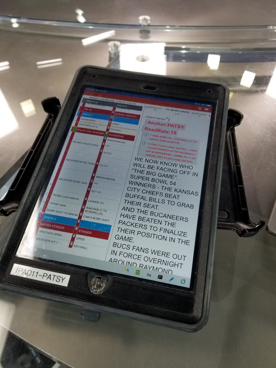 patsykelly_news's tweet image. Oh....no prompter...no problem. 🤡 #amnewsers #anchorproblems #morningnews #newslife #anchorlife