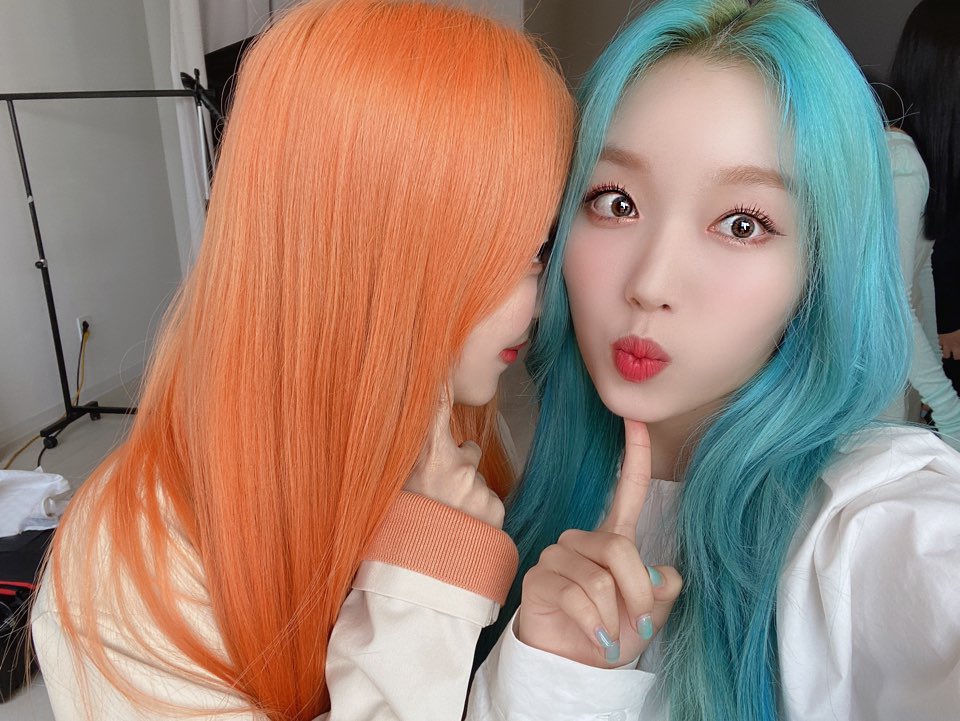 [#ViVi] 우리 머리색은 햇빛🧡과 바다💙 고원이 너무 귀여워서 더 가깝게 보고 싶당ㅎㅎ🧡 #이달의소녀 #LOONA