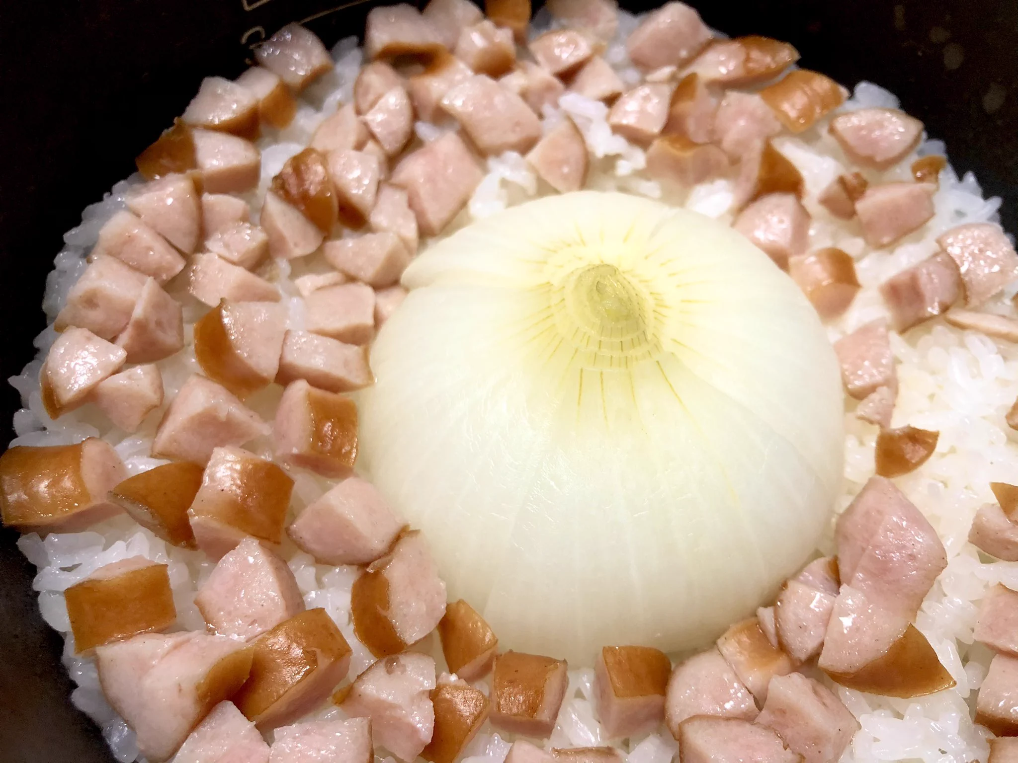 新玉ねぎを買ったら是非試したい！まるまる1個使って作る玉ねぎごはん！