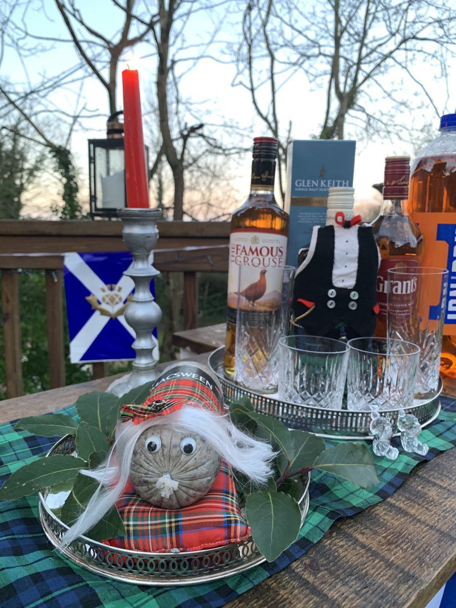 TheFardoes's tweet photo. ⁦@MacsweenHaggis⁩ we dressed and addressed our haggis. Happy Burns Night. #burnsnight #haggis https://t.co/b1RoUJ1v2Q