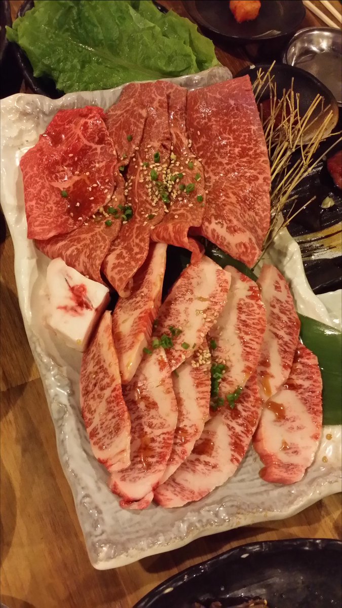 杏仁さんの飲み屋探訪 千葉の柏で予約困難なホルモン 焼肉店と言えば ホルモン焼肉 肉の大山 さん 老舗の精肉店直営のお店なので 上質なお肉がとてもリーズナブルにいただくことができます 焼肉でレモンサワーって良いですよね 千葉 柏 肉の