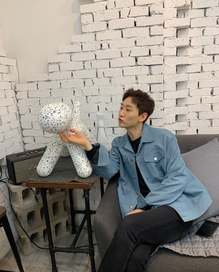 eunhyuk_outfit's tweet photo. 21.01.05  [ Eunfficial ]

jacket - #KIMYUNG
inner T - #ANDREACREWS
pants - #DCLIP
shoes - #bananafit

#은혁인뭘입나 #eunhyukwear #슈퍼주니어은혁 #eunhyukee44

[ credit to https://t.co/8wbPRzKC2h ] https://t.co/zeNmJYXm1H