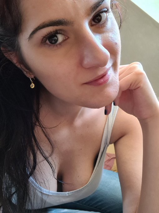 Mademoiselle Lilith’s pics and videos