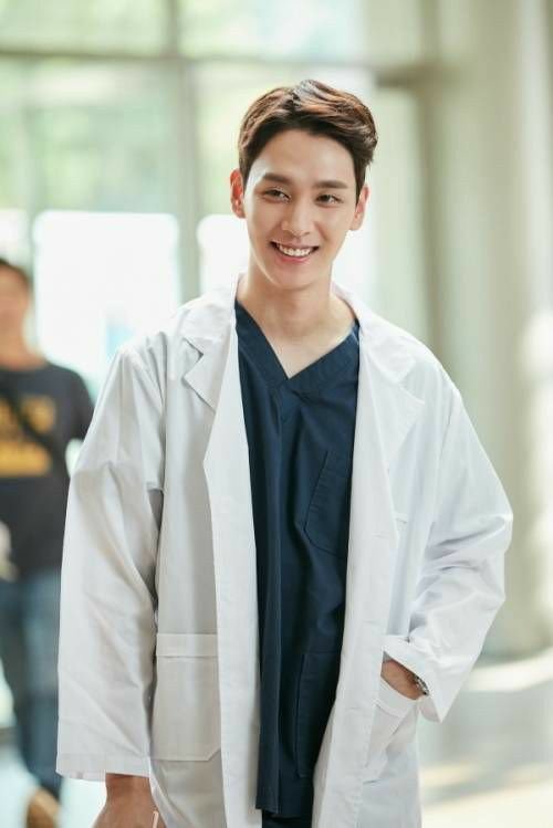 arsehun__'s tweet photo. This is actress #ParkShinHye's boyfriend, he's actor #ChoiTaeJoon , one year younger than her, and they're dating since 2017.
#kdrama https://t.co/684NFhde6C