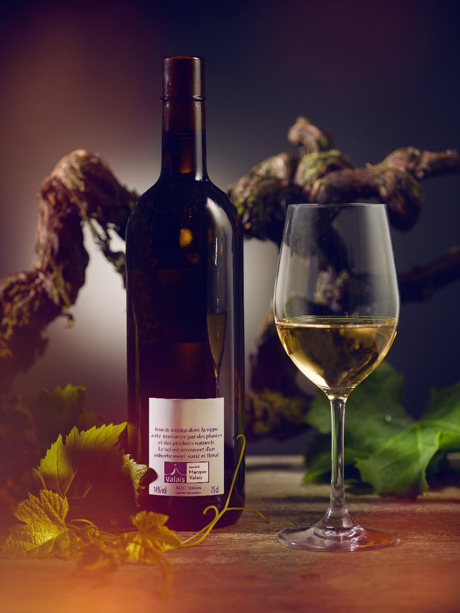 valaiswallis's tweet photo. Avez-vous déjà dégusté des #vins certifiés #marque @valaiswallis ? Découvrez sans plus tarder les #producteurs participants à la démarche et #commandez leurs vins d'exception 👉 https://t.co/UB4Gd5tUwj https://t.co/FFV7f0F1Sw