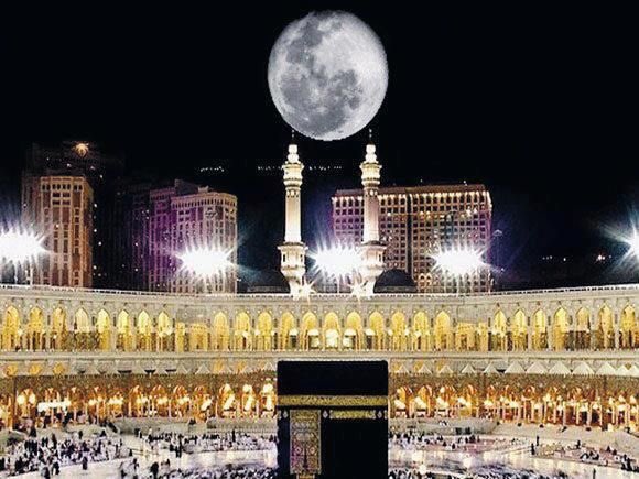 Fenomena Bulan Purnama tepat diatas Ka’bah pada tgl 28 Januari 2021 

bulan purnama akan sejajar dgn Ka'bah pada pukul 12.43.34 waktu Makkah ( jam 4.43 wib pagi hari )