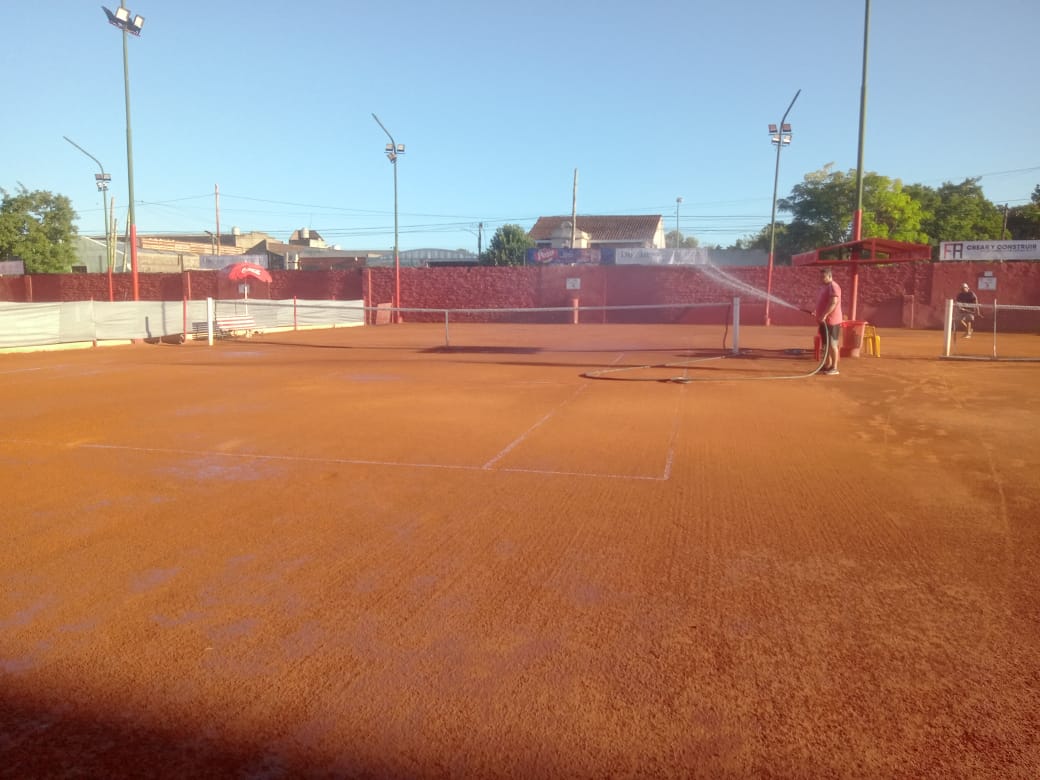 clublosandes's tweet photo. #Tenis ¡Llegó el día! Hoy comienza el #PROTOUR2 organizado por la @AATenis y así lucen nuestras canchas. Hay 50.000 pesos en premios y un cupo máximo de 128 jugadores 👏🏻🙌🥎 https://t.co/ArgI8swyam