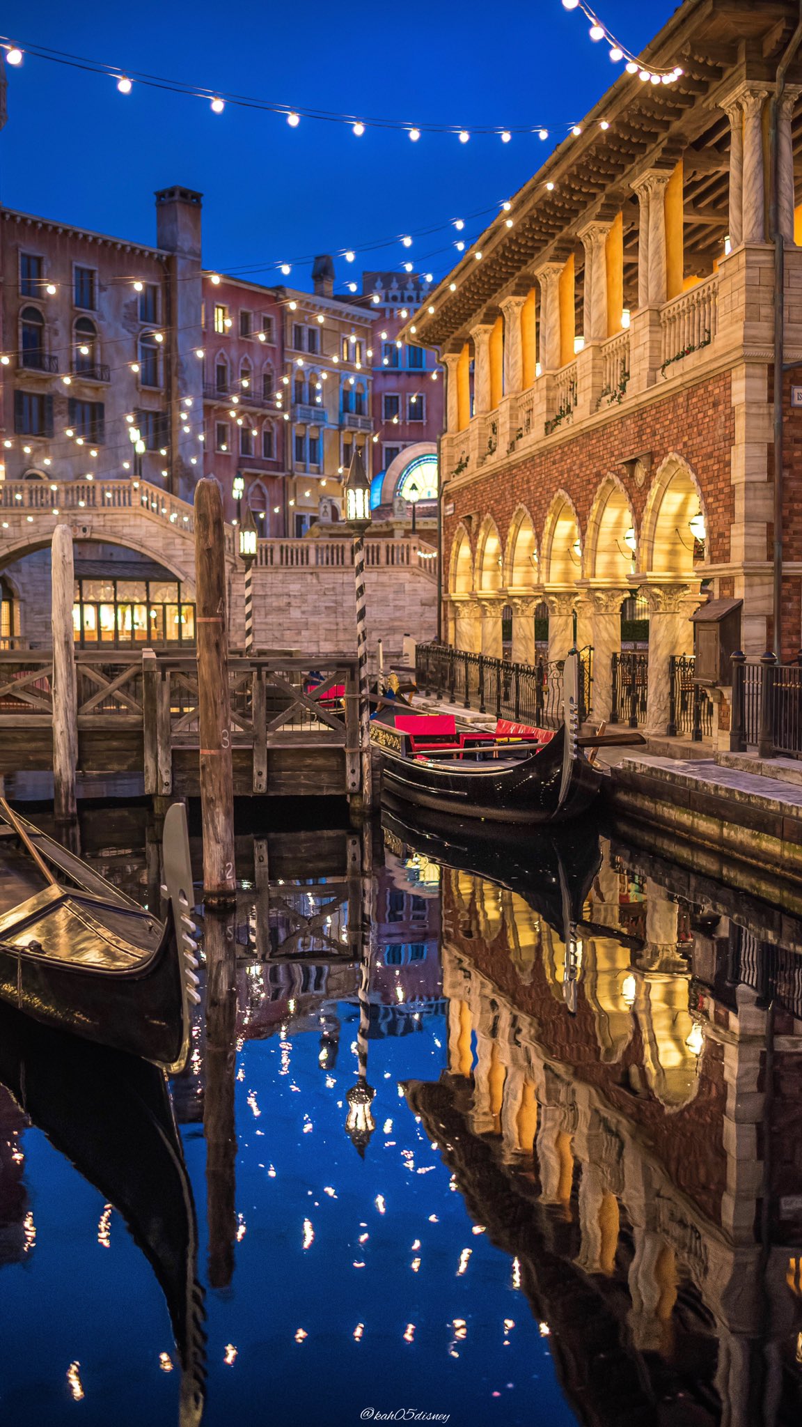 تويتر على تويتر 壁紙サイズでディズニーの夜景 画面の明るさを最大にして大画面で見てください T Co Kd3qvyaccb