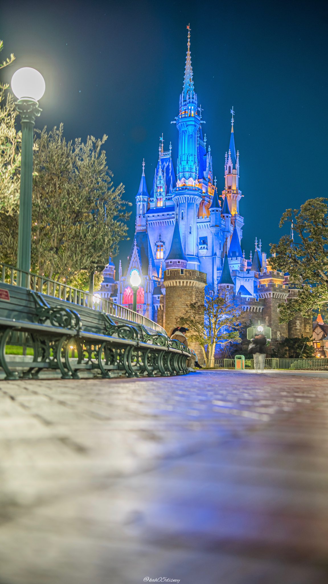 تويتر على تويتر 壁紙サイズでディズニーの夜景 画面の明るさを最大にして大画面で見てください T Co Kd3qvyaccb