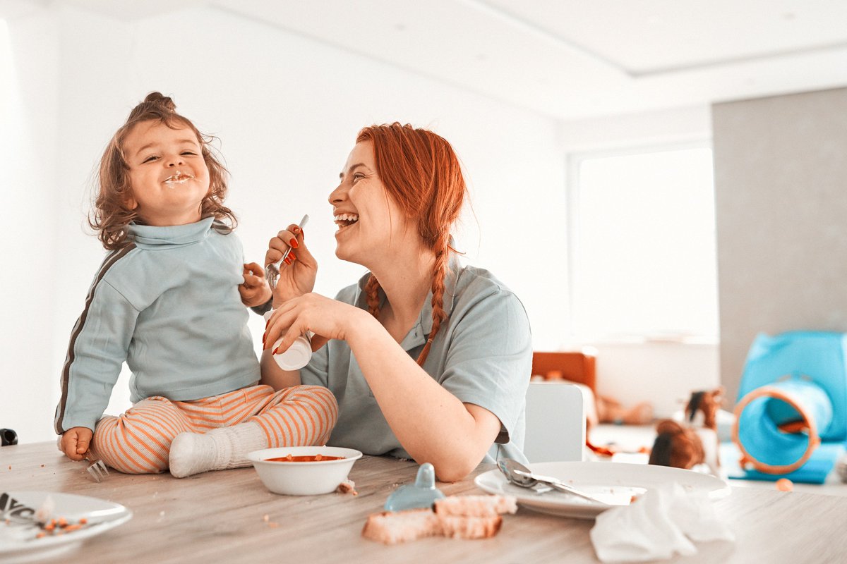 Para desayunar, a media mañana, como postre.... el #yogur es un #snack saludable y saciante que contribuye a la ingesta de #nutrientes en las diferentes etapas de la vida. 
#AEFY #tomayogur