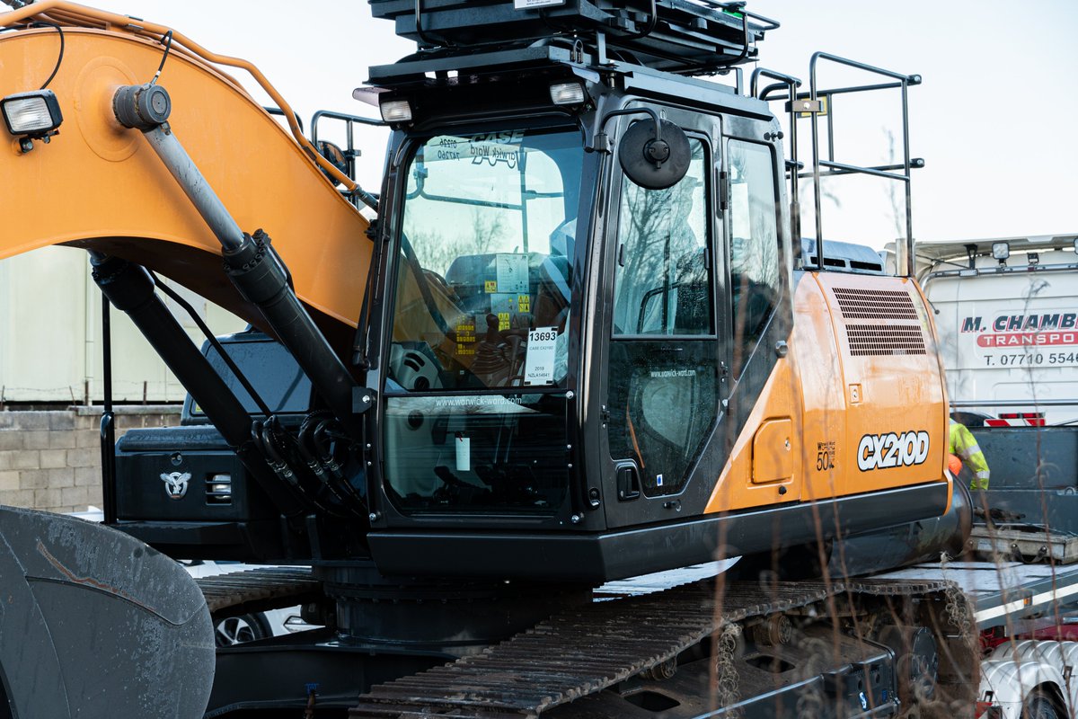 warwickward's tweet photo. Great start to the week. Another @CaseCE_EU CX210D sold and heading out to its new home. 🦅 For more information on #CaseCE machines, drop us a message or head to our website - https://t.co/1x5E49FWlE #CaseConstruction #Warwickward #WarwickWardCase #CaseCX210D #CaseExcavator https://t.co/iuIUzAbjiL