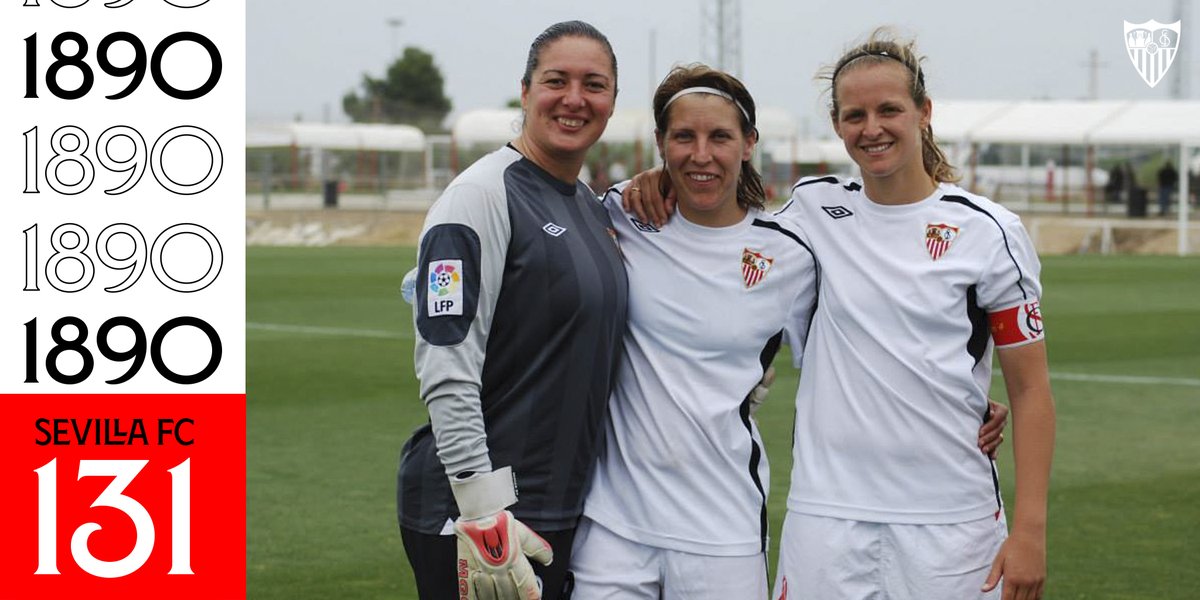 SevillaFC_Fem's tweet photo. 🙋‍♀️ Hoy en día se habla mucho de referentes en el fútbol femenino. Y lo cierto es que en el #SevillaFCFem siempre los hubo. 😉⚽️

Goles, paradas, jerarquía y todos los valores que un sevillista profesa transmiten imágenes como ésta. 🧤⚽️©️🔝⚪️🔴

#NuncaTeRindas #SevillaFC131 https://t.co/9Mcd6osI6D