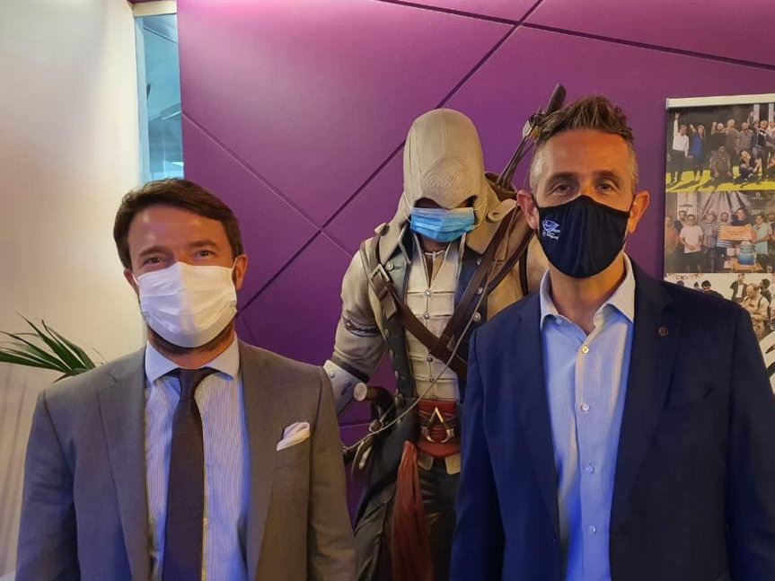 UbisoftAbuDhabi's tweet photo. Delighted to welcome the Ambassador of France in the UAE His Excellency, Xavier Chatel, @FranceEmirats  to @UbisoftAbuDhabi 

Paying us a visit to discuss with our MD, Yannick Theler, the future and development of our studio and the industry in the UAE. 🇫🇷 🇦🇪

#uae #france https://t.co/WqJ2z8Toai