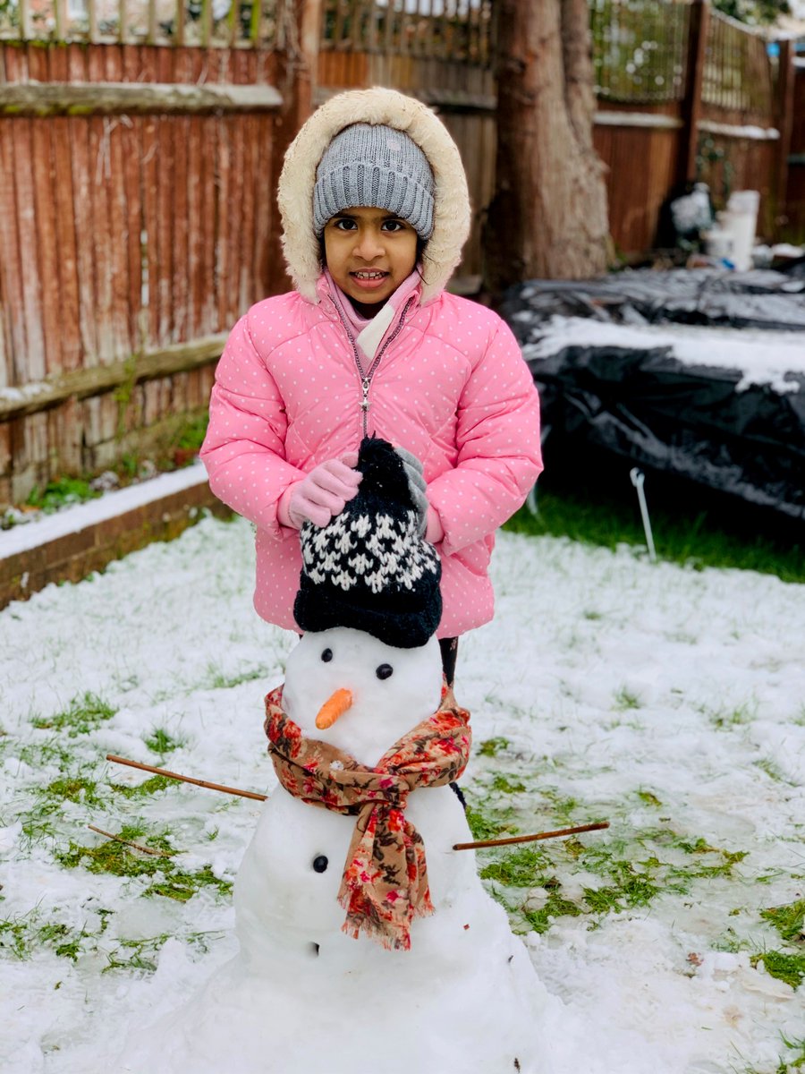 NorthwoodGDST's tweet image. Hansika in Y1 is loving her online lessons during GHL. She has been very busy dressing up as Elsa for show and tell👸, learning about kidThesaurus 📚 and even making her first snow man on the weekend⛄. Great work Hansika!🌟👏👍  #NWCAlwaysLearning @GDST