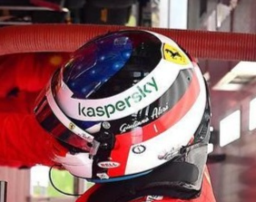 Helmet design of Giuliano Alesi at today's @ScuderiaFerrari testing at Fiorano.

#alesi #giulianoalesi #ferrari #ferrarif1 #f1 #formula1 #f12021