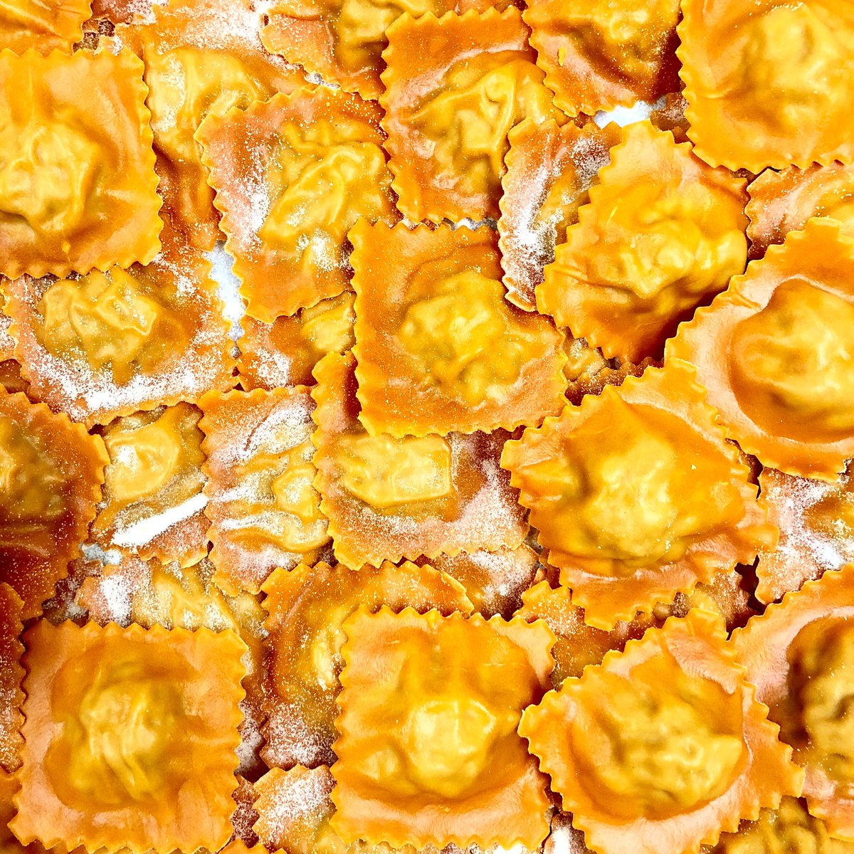 Making ravioli makes me happy!
Coming soon...
#lorenzocogo
#elcoq 
#ravioli 
#happy