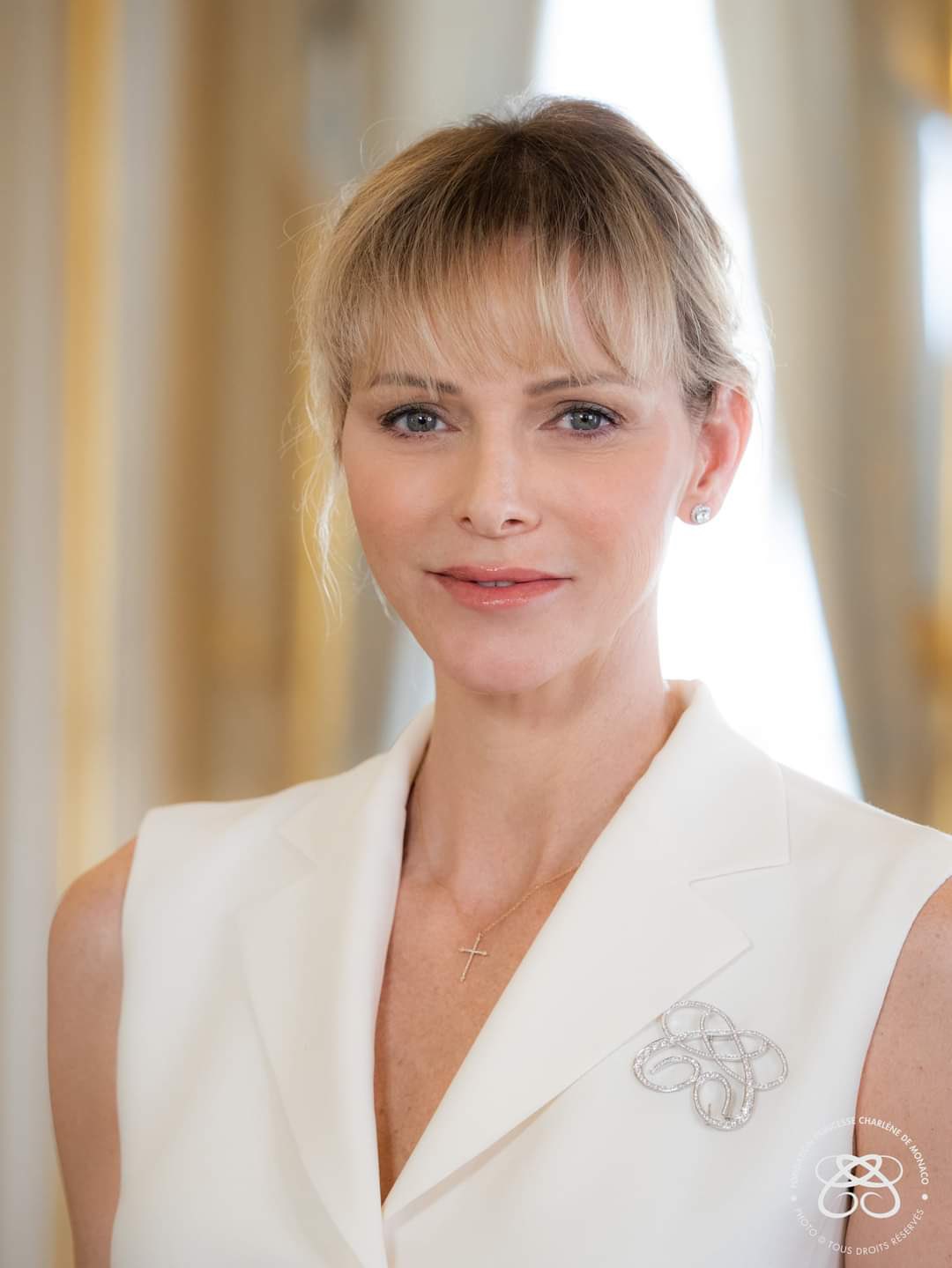 Happy 43rd birthday to HSH Princess Charlene of Monaco   (Love the monogram brooch!) 
