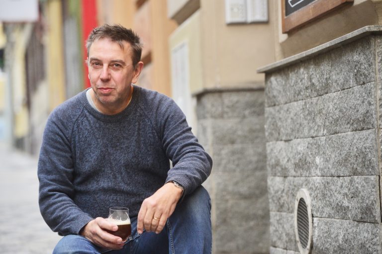 Once jaded with Beer Festivals, @ATJbeer is now refreshed and champing at the bit to savour a mix of beers in random halls around the world -> beerinsider.com/constrained-be…