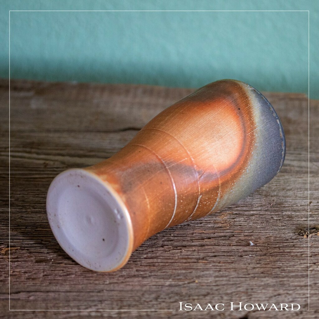 InTandemGallery's tweet photo. Beautiful soda flashing " The pots depend on one another to create specific marks and surfaces in the kiln. This phenomenon indicates parallels connoting interactivity, proximity, and individuality."

#isaachowardpottery #sodafired #sodafiredpottery #handmadeceramic #intande… https://t.co/YNGTrix3P5
