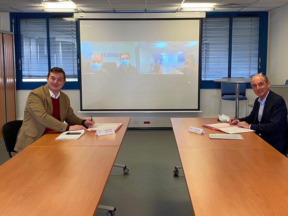 #SemaineNumérique: l'occasion pour <a href="/LaMeleeAdour/">La Mêlée Adour</a>, Gérard Abadie et @pole_emploi #Occitanie et son Directeur régional, Serge Lemaitre, de signer une convention favorisant l’#emploi, le recrutement et la création d’entreprise dans le secteur du numérique. <a href="/Edforzy/">Forzy Edouard</a> <a href="/La_Melee/">La Mêlée</a>