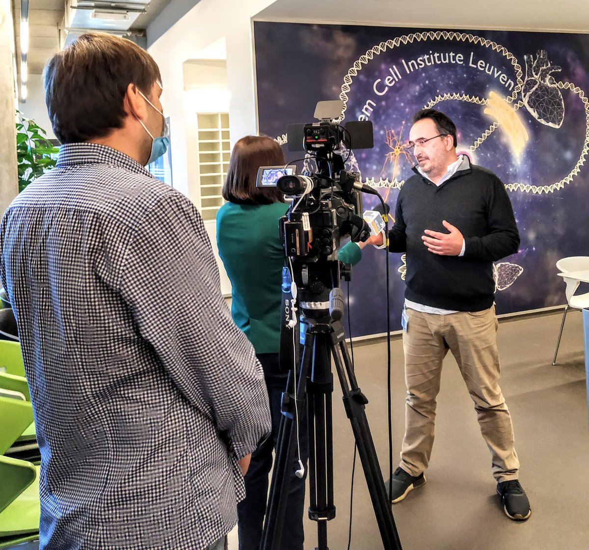 Thanks to the international reporter <a href="/DorotaBawolek/">Dorota Bawolek</a> for interviewing professor Maurilio Sampaolesi today at <a href="/scil_leuven/">Stem Cell Institute</a> about stem cell regeneration and engineered sensors.
<a href="/bletchley2411/">carlo</a>, <a href="/ULBruxelles/">Université libre de Bruxelles</a>, <a href="/esa/">European Space Agency</a> #researchers <a href="/NefeleG/">Nefele Giarratana</a> <a href="/Vanja_Miskovic_/">Vanja Miskovic</a> 
<a href="/ImmaGreco3/">Imma Greco</a> 
@rodrigo_madeiro