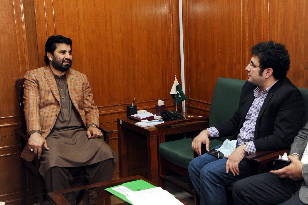 QasimKhanSuri's tweet photo. پاکستان میں میڈیا پروفیسرز کی نمائندہ تنظیم ایمکیپ (AMCAP) کے وفد نے پروفیسر ڈاکٹر بشریٰ حمید الرحمان کی سربراہی میں ملاقات کی، اچھی حکومت و قیادت کےکردار کےلئے ڈیجیٹل میڈیا کی اہمیت پر تبادلہ خیال کیاگیا۔ پاکستان کا مثبت امیج اجاگر کرنےکےلیے میڈیا کےپروفیسرز کا کردار بہت اہم ہے۔ https://t.co/swRR4oCoCl