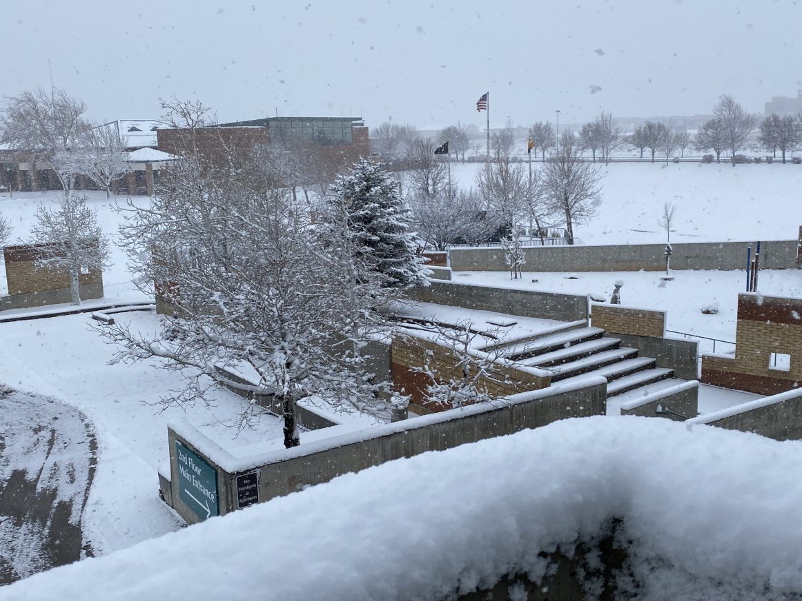 PrescottVly's tweet photo. We have a lot of snow out there today, & more on the way! #PVPD is asking that you stay home if you can, & if you have to be out an about, drive w/ extreme caution & watch for snowplows. The #PrescottValley Public Works crews are working double shifts to clear &cinder the roads. https://t.co/aoTnQxgfhw