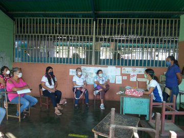 #Portuguesa | Nuestros maestros de la Escuela Felicia Francisca Báez, ubicada en el municipio San Rafael de Onoto, brindan Asesorías Pedagógicas a padres y representantes. @psuvaristobulo <a href="/NicolasMaduro/">Nicolás Maduro</a> #FlexibilizaciónConsciente