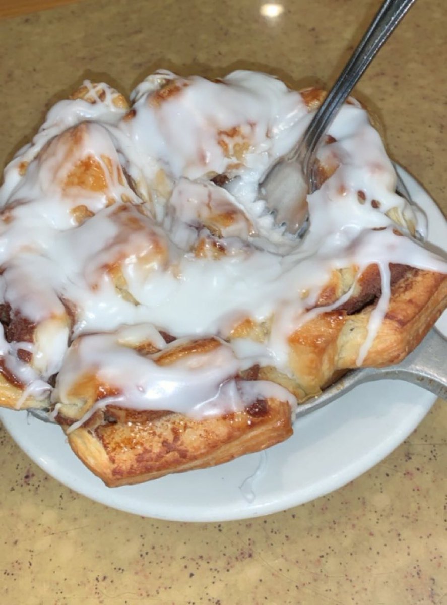 disney4you's tweet photo. 1 year ago, today! Missing the insane Sticky Bun Bake from Garden Grill, and some of my favorite treats! 😋😋 #disney4you https://t.co/oJAMHiwxrQ