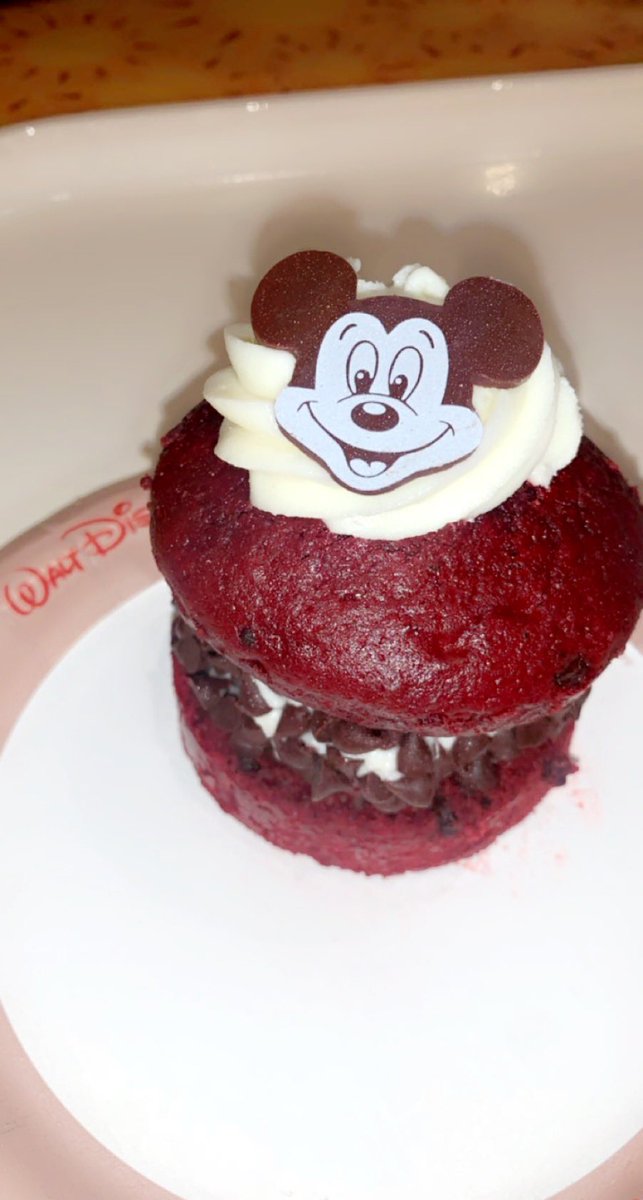 disney4you's tweet photo. 1 year ago, today! Missing the insane Sticky Bun Bake from Garden Grill, and some of my favorite treats! 😋😋 #disney4you https://t.co/oJAMHiwxrQ
