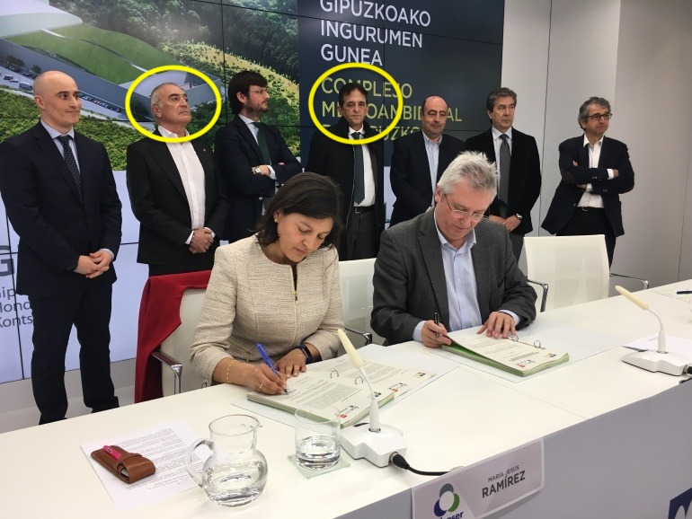 Ahoztar1972's tweet photo. HILO

Dos exaltos cargos del Gobierno vasco participaron en la firma del contrato para la explotación de la incineradora de Zubieta como representantes de empresas privadas. https://t.co/gExIgRfP3r