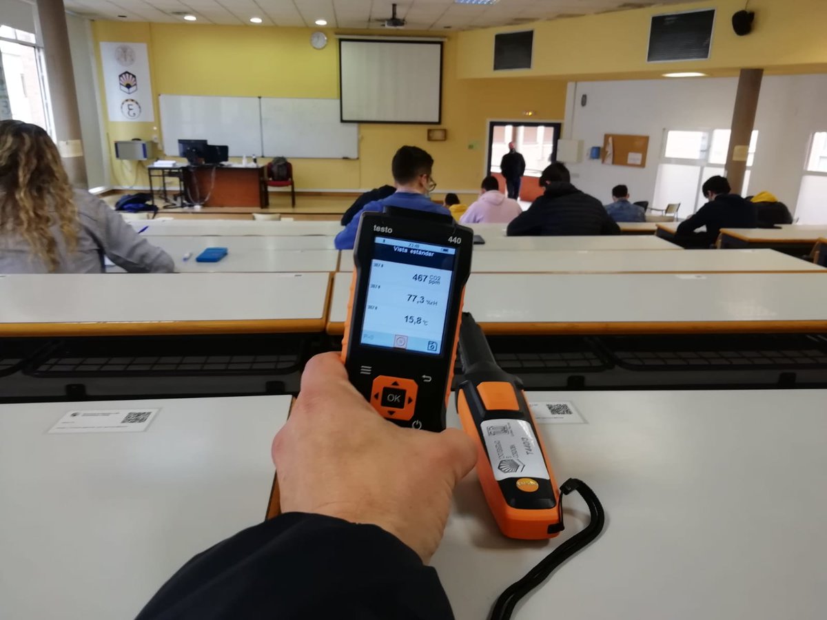 Univcordoba's tweet photo. Distancia, gel, identificación, medición de CO2 para optimizar la ventilación… Exámenes seguros gracias a los protocolos de seguridad y, por supuesto, por tu ayuda cada día al seguirlos.

#seamosresponsables #covid19 #espaciosseguros https://t.co/6Gftd7OGNx