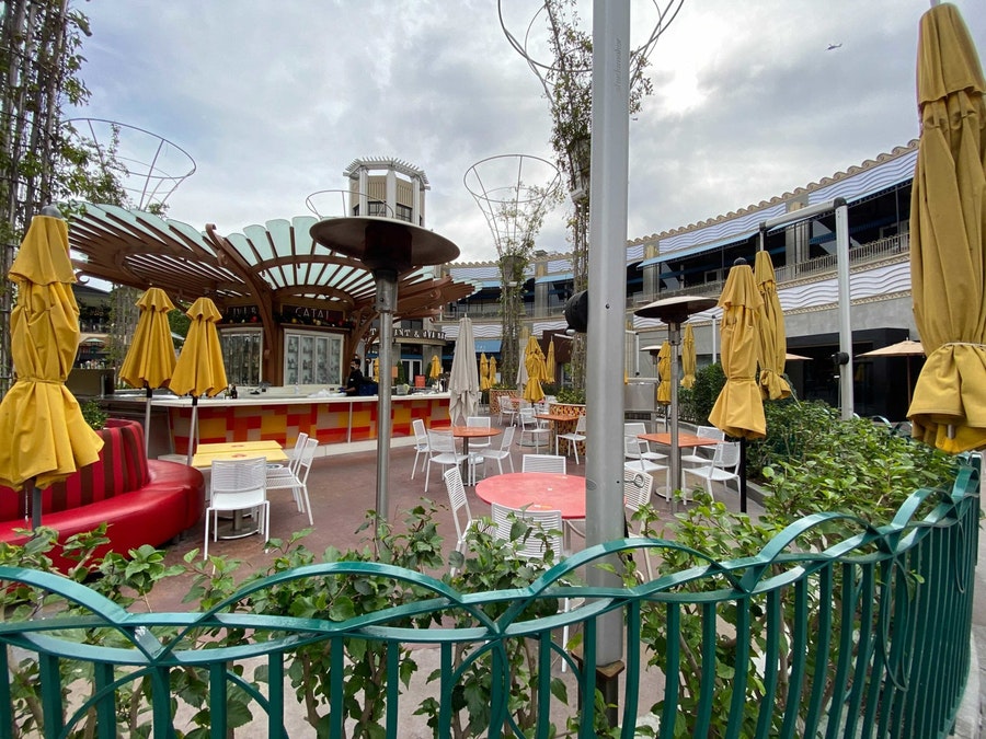 dlnt's tweet photo. BREAKING: Regional Stay-At-Home Order Lifted in Southern California, Dining Can Reopen at Downtown Disney District and Universal CityWalk

https://t.co/poi3gNs9VI https://t.co/AVFekZcFxJ