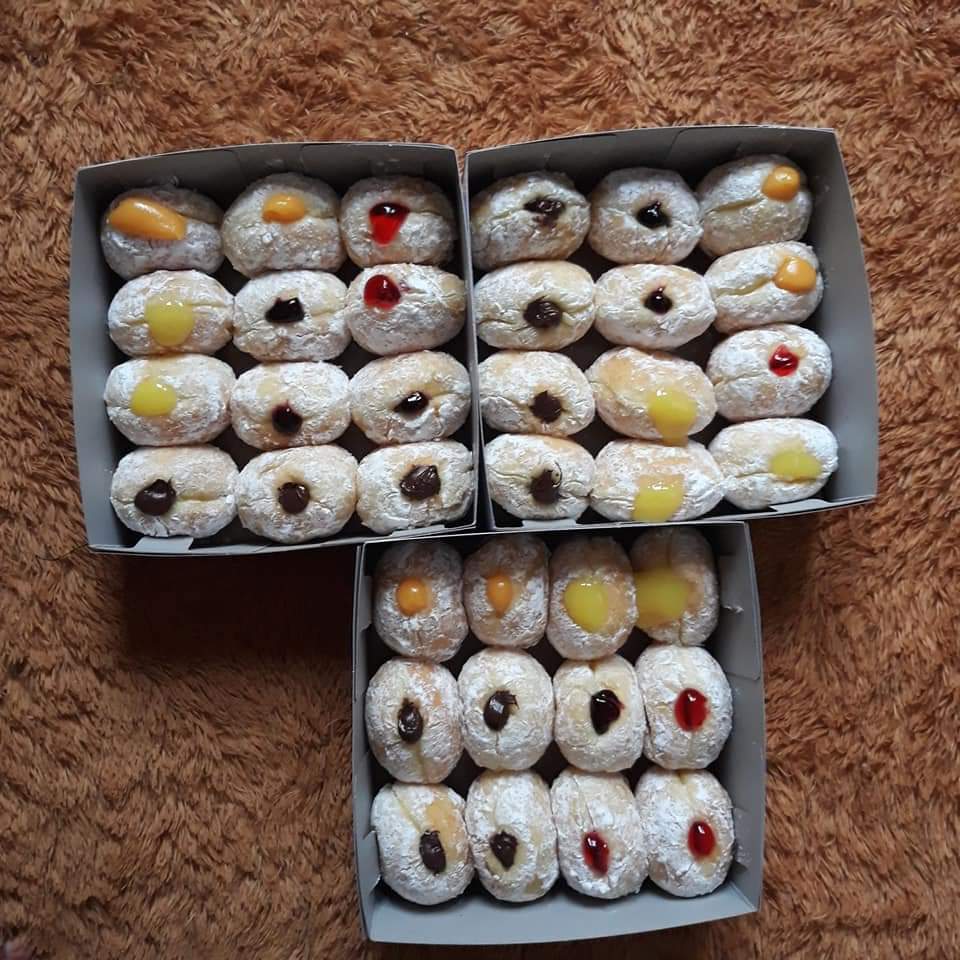 RA_Kitchen's tweet image. Orderan hari ini. Ownernya punya anak kecil jadi belum bisa produksi banyak 😁

Terimakasih sudah order. Semoga berkah 🥰

) Donat bomboloni kentang Sumampir Cilegon