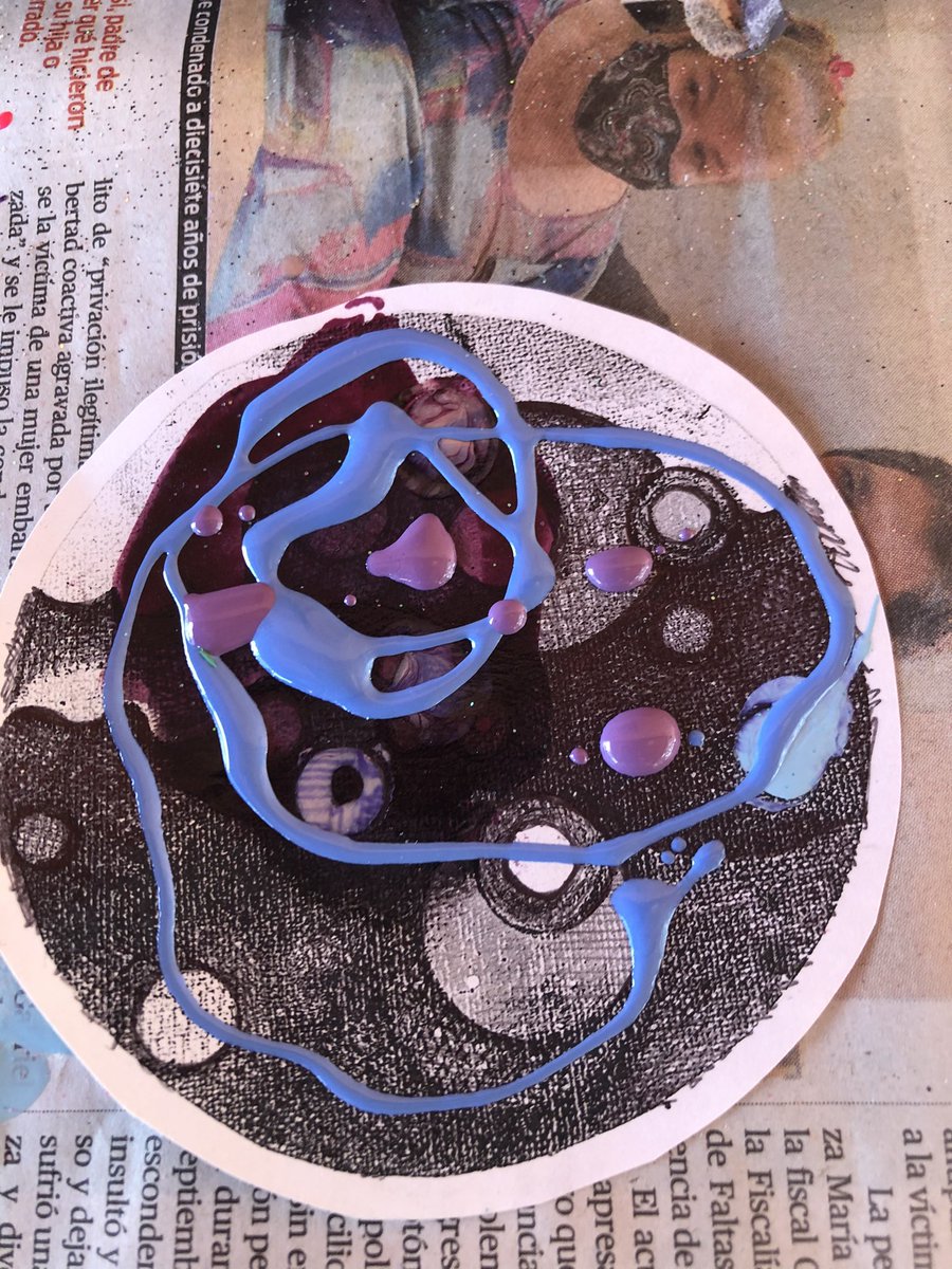 gabpirolo's tweet photo. https://t.co/uPr04YvbXV
EN 2 MINUTOS HAGO UN SEÑALADOR LUEGO DE MOSTRAR LOS RESULTADOS DE LA SEMANA PASADA #COLLAGE #DRIPING
¿PERO ES… ES ARTE? ARTESANIA? ¿O HAMPARTE? https://t.co/mfpjjiwJiL