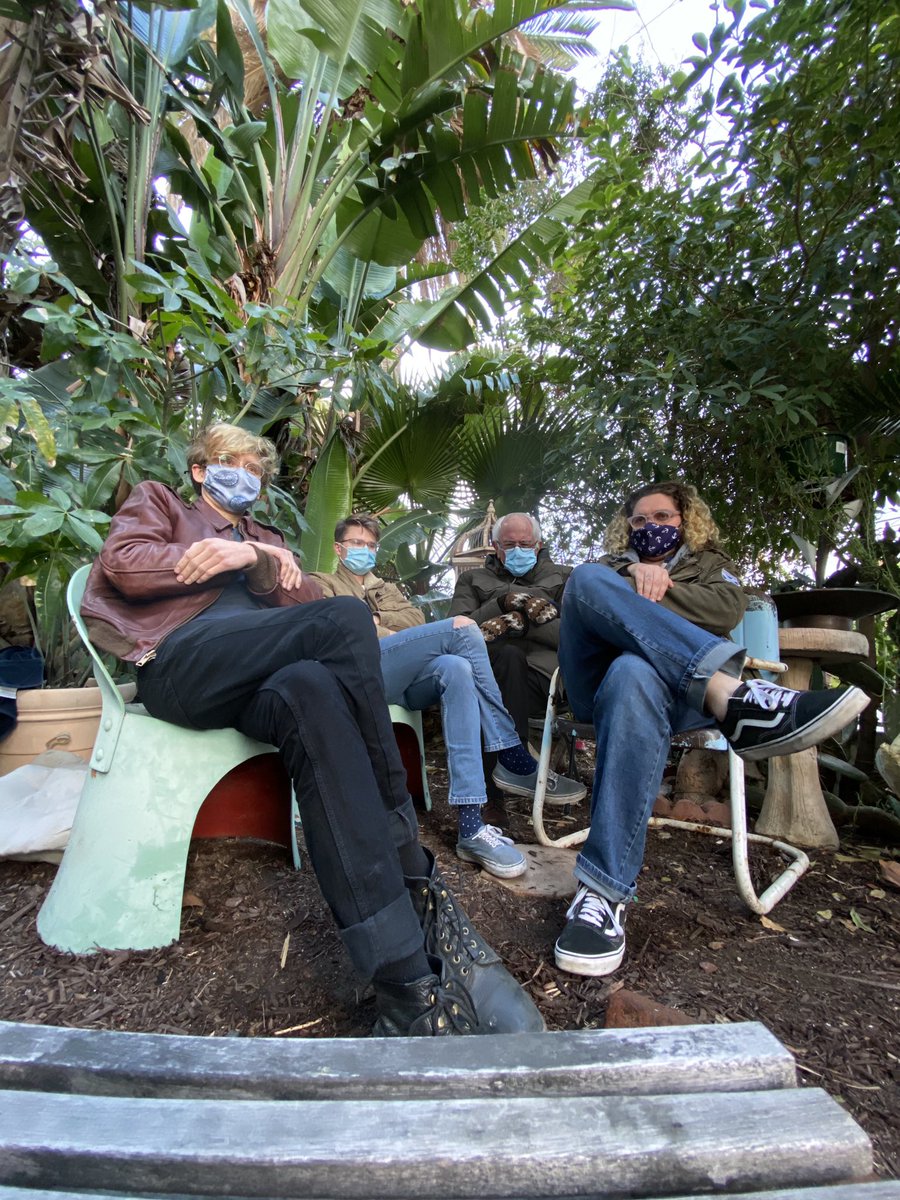 We’re not gonna be like those posers saying “this is the only one we’re gonna post”, nah man we wanted to join in
#berniesmittens