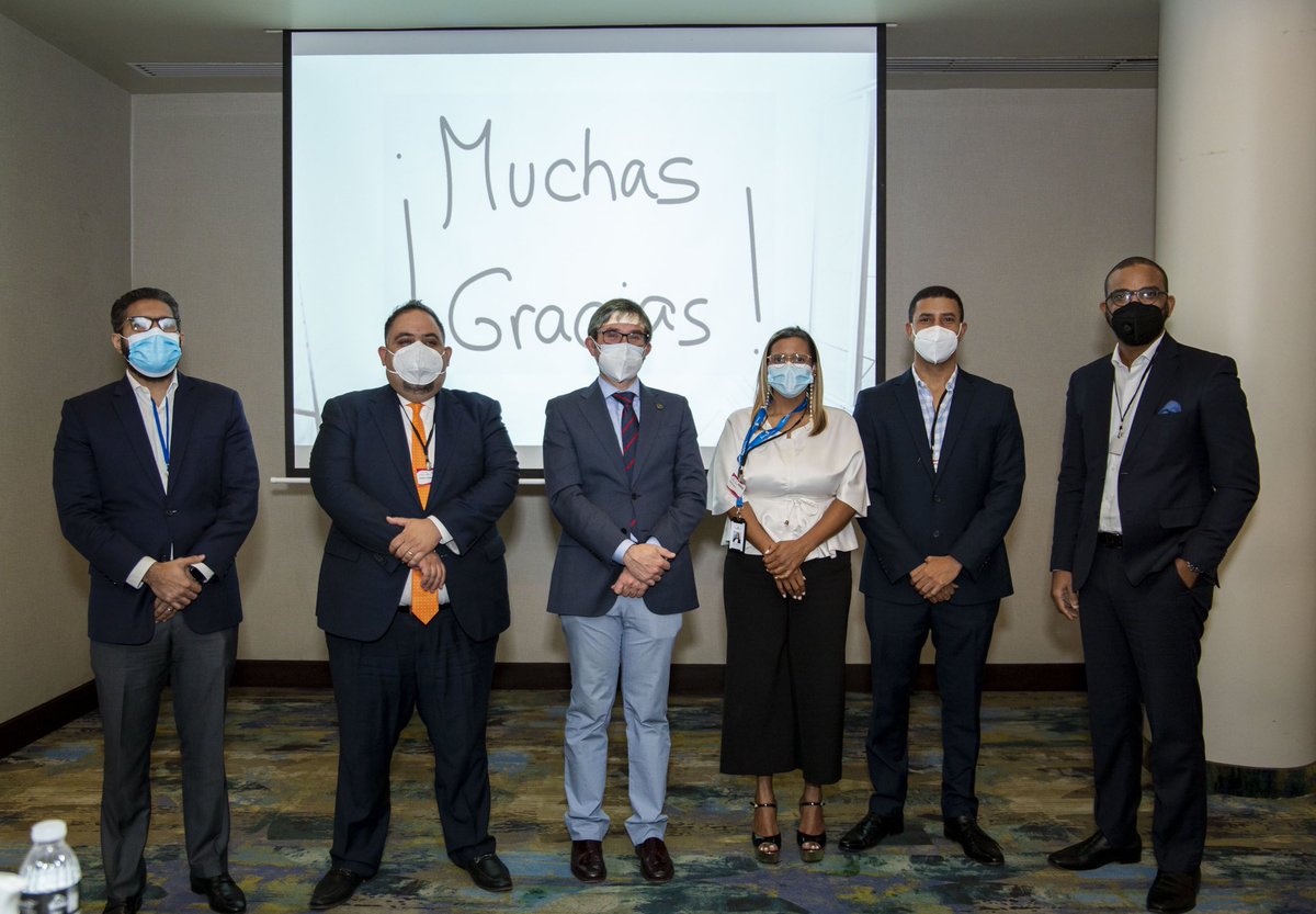 caldodr's tweet photo. Gracias a @BDSAsesores por el apoyo a las jornadas, en esta foto de izquierda a derecha, socio gerente BDS Albin Subervi, @jsuarezastacio  Director de @caldodr , Profesor López Ahumada, Gina Polanco, @LuisVB79 e Ivan García socio de BDS https://t.co/GaW791pNXF