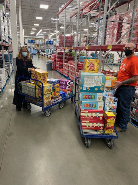 uchealth's tweet photo. Thank you to @HomeDepot for donating several pallets of snacks for our providers and staff at UCHealth Highlands Ranch Hospital! This effort was part of the company's #OperationSurprise initiative. 

We're very appreciative of the continued support for our frontline heroes. ❤ https://t.co/023w67XDZy