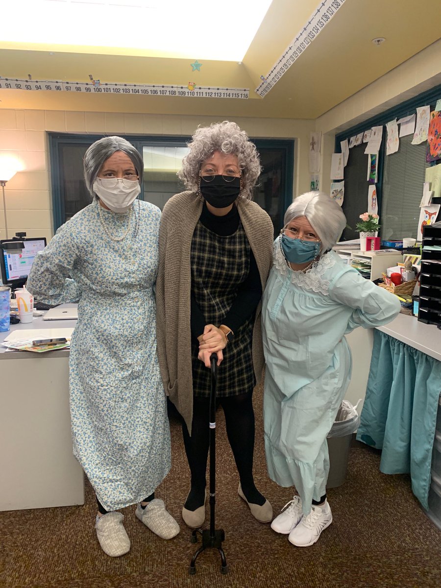 The first grade team is 100 days smarter! Haven’t aged a day this year ⁦<a href="/PrairieTrace1/">Prairie Trace</a>⁩