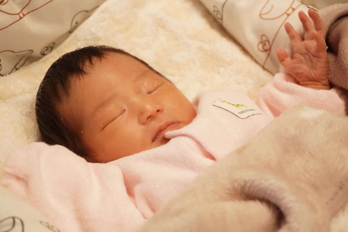 takapppchan's tweet photo. 先日、佐野家に元気な長女が誕生しました👶🍼
無事退院して我が家に帰って来れました😆🙌
今日からここがあなたのお家だよ😊‼️
これから宜しくね🤗
パパもママもまだまだ初心者だから
色々上手く出来ないかもしれないけど😂💦
一緒に成長していこうね👨‍👩‍👧

落ち着いた頃に皆顔を見にきてあげて下さい🙆‍♂️✨ https://t.co/XWUzGNN1gL