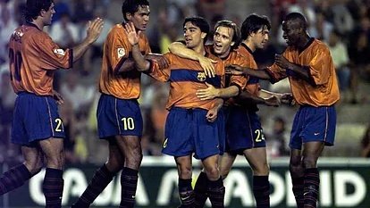  Barcelona DebutLouis van Gaal handed him his debut with the Blaugrana on August 18, 1998, in a game against Real Mallorca. Xavi, who was expected to become the successor to Pep Guardiola in the midfield, scored one goal, though Barcelona would lose the match.