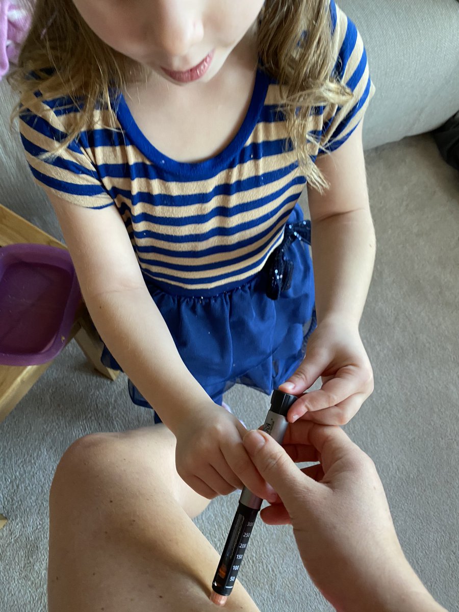 Belbsy's tweet photo. I plucked up the courage to teach my daughters to administer my insulin injections. They are amazing and I’m so proud of how they want to learn about type 1 diabetes.
They were so gentle not in the slightest bit scared!#diabetes #type1diabetes #insulin #injections #proud https://t.co/Jip3W3ottO