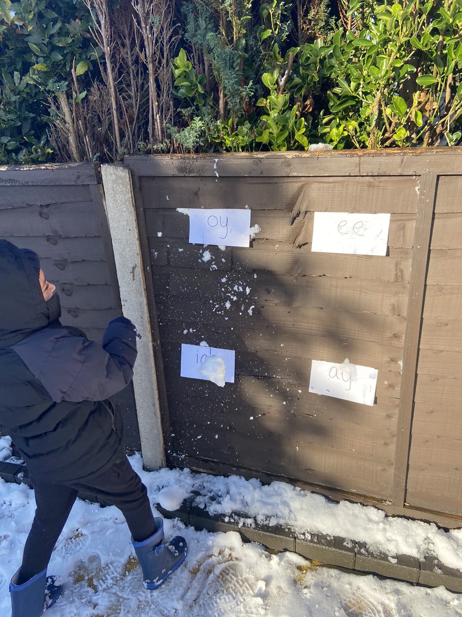1andOnlyV's tweet photo. A little bit of ‘snowball phonics’ for our home task set by Miss Greaney. @maryvalebham we had so much fun! https://t.co/awoSUyIf8j