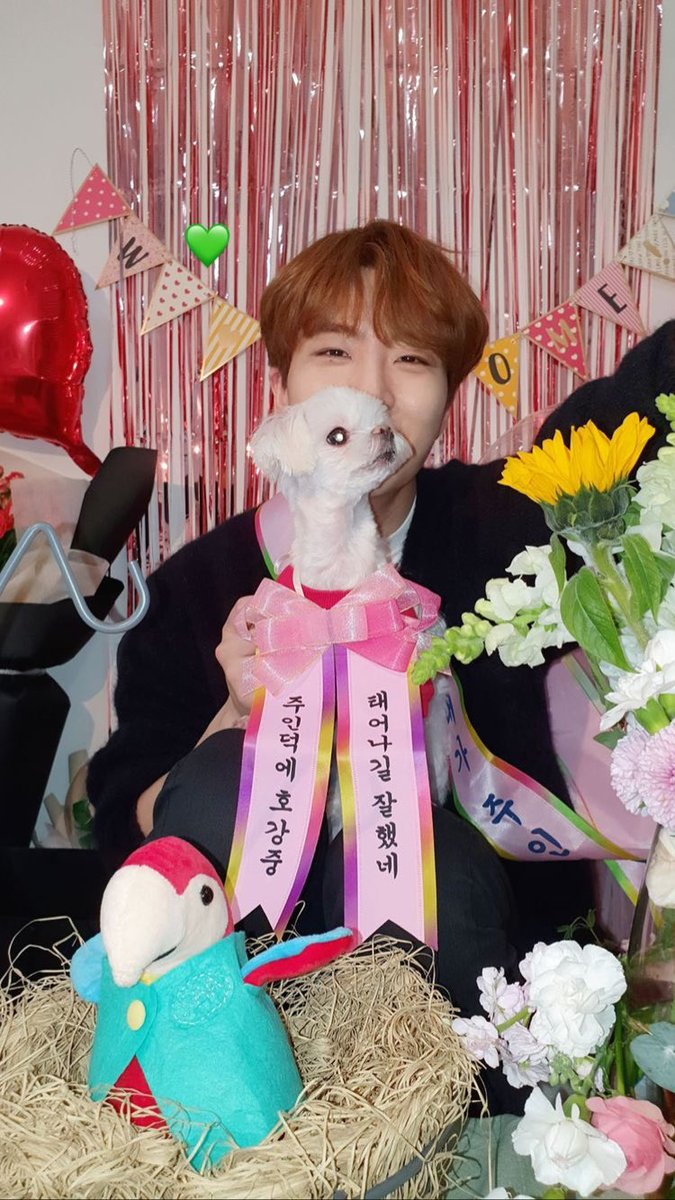 got7madeit's tweet photo. HES SO CUTE I CANT 😭 https://t.co/IPo2ias6Q1