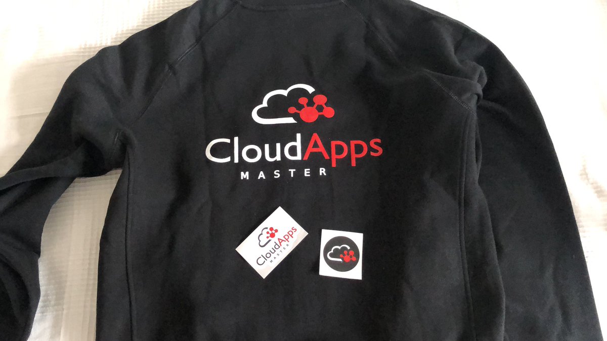 kikiprinci's tweet photo. Recibida la sudadera de moda de @MasterCloudApps gracias por enseñarnos tanto @micael_gallego @fgortazar y al resto de teachers 💪 https://t.co/WDXKYzocq5