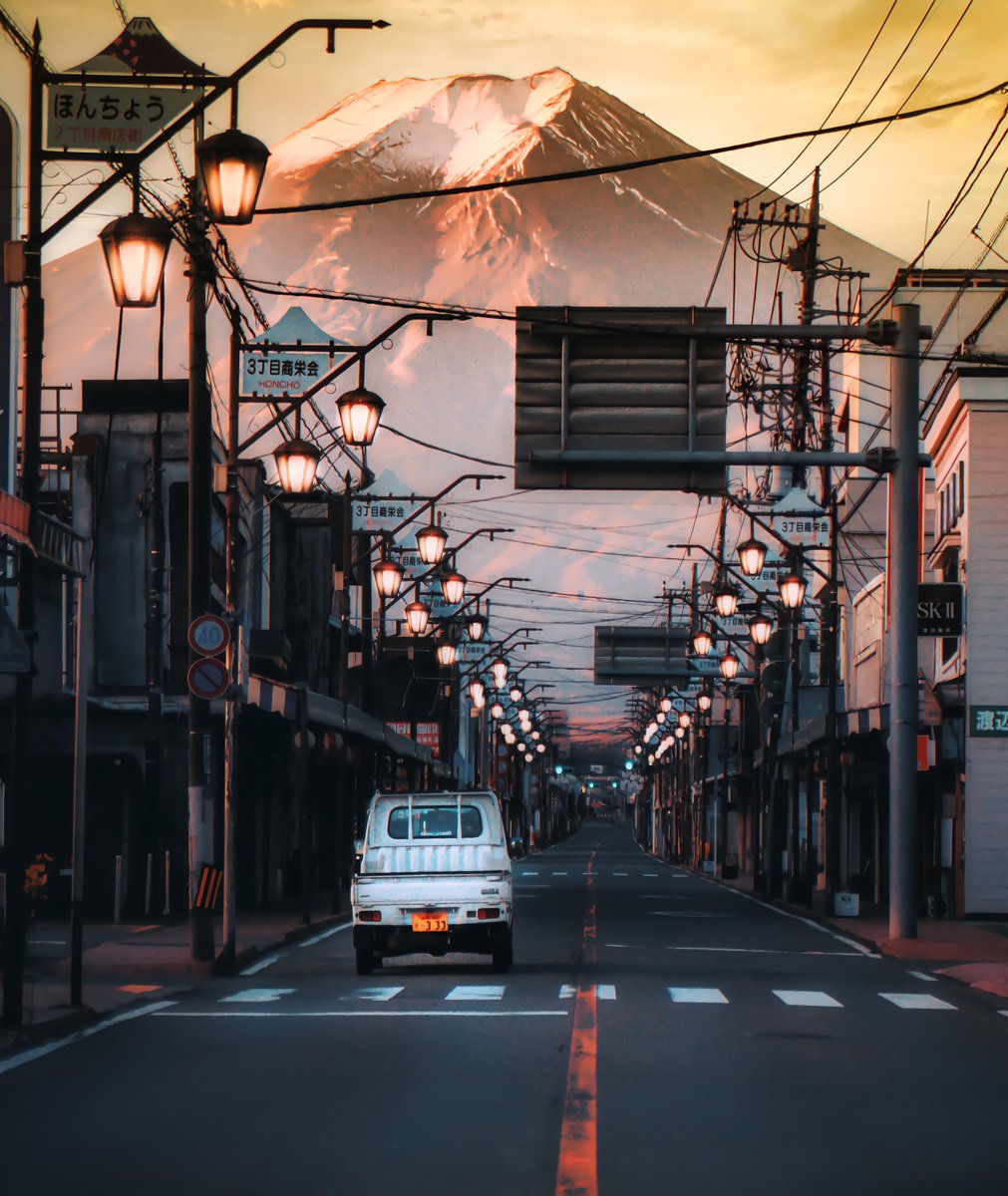 Tahukah kalo kamu bisa nyalain lampu pake Lightroom aja tanpa harus pergi ke Photoshop atau PLN, yang diperlukan cuma buat radial filter disekitar lampu, terus naikin exposure dan contrastnya, serta slide kanan temperatur biar oren lampunya, sisanya tinggal duplicate, nyala deh:)