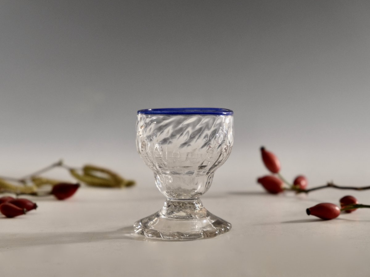 MarrisRobert's tweet photo. Blue rim bonnet glass English c1780 #bonnetglass #antiqueglass #englishglass #18thcenturyglass #tableglass #bluerim #marrisantiques #bada #forsale https://t.co/FQ7dXZBofn